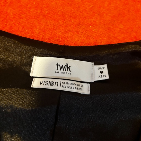 Eco friendly black oversized faux leather vest NWT - Picture 5 of 9